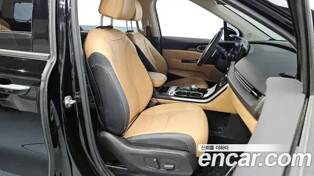 Kia Carnival 2023 — ფოტო 17/30