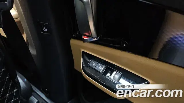 Kia Carnival 2023 — ფოტო 13/30