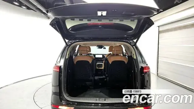 Kia Carnival 2023 — ფოტო 23/30