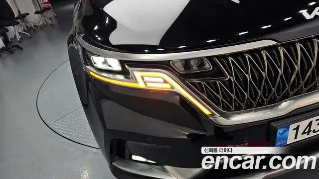 Kia Carnival 2023 — ფოტო 10/30