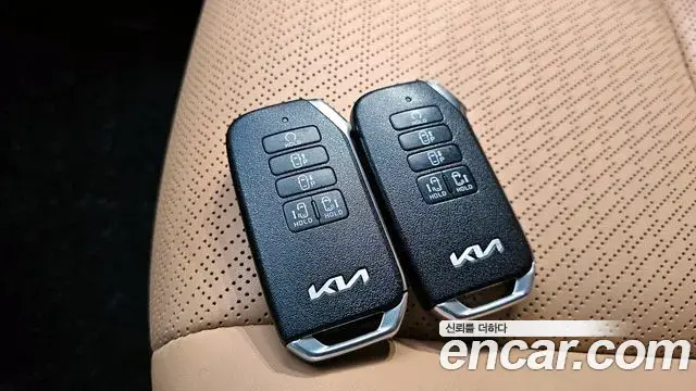 Kia Carnival 2023 — ფოტო 27/30