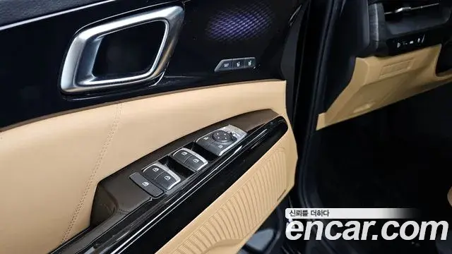 Kia Carnival 2023 — ფოტო 15/30