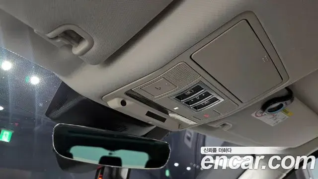 Land Rover Discovery 5 2018 — ფოტო 25/32