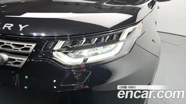 Land Rover Discovery 5 2018 — ფოტო 13/32