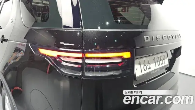 Land Rover Discovery 5 2018 — ფოტო 7/32