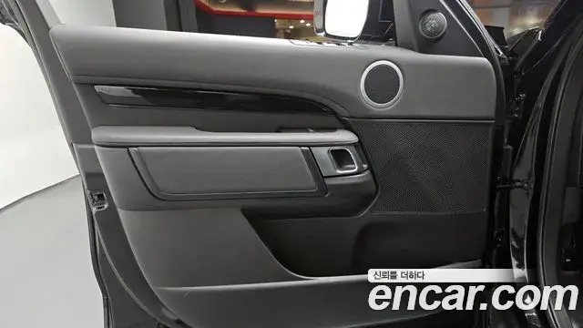 Land Rover Discovery 5 2018 — ფოტო 12/32