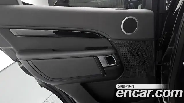 Land Rover Discovery 5 2018 — ფოტო 9/32