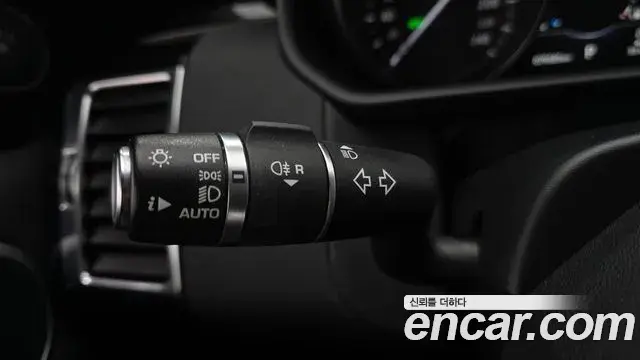Land Rover Discovery 5 2018 — ფოტო 5/32
