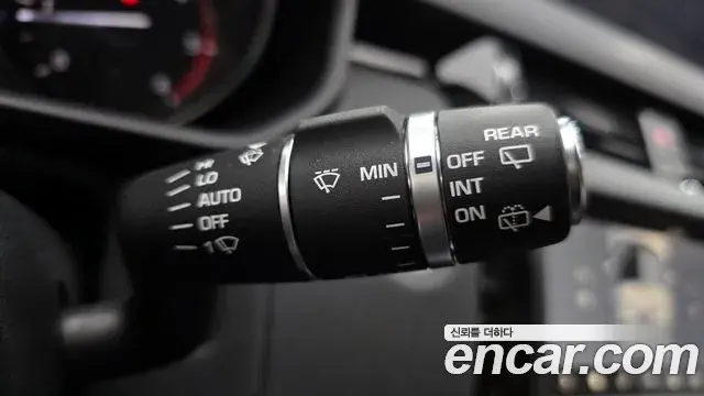 Land Rover Discovery 5 2018 — ფოტო 17/32