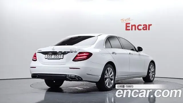 Mercedes-Benz E-Class 2019 — Photo 24/33