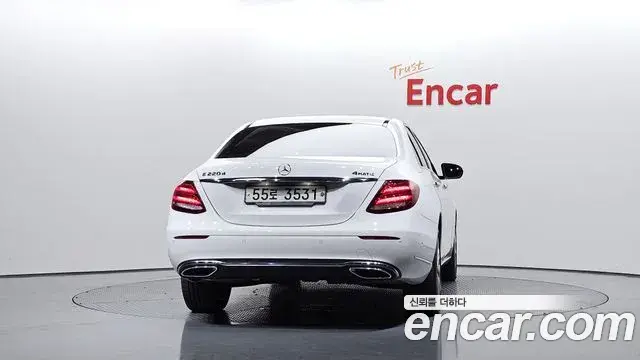 Mercedes-Benz E-Class 2019 — Photo 33/33
