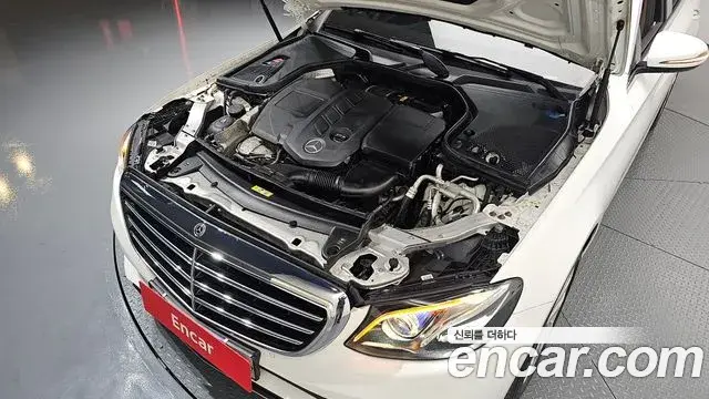 Mercedes-Benz E-Class 2019 — Photo 20/33