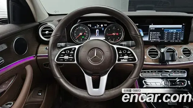 Mercedes-Benz E-Class 2019 — Photo 23/33