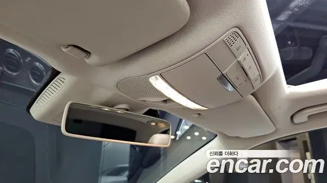 Mercedes-Benz E-Class 2019 — Photo 21/33