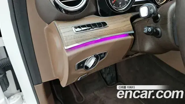 Mercedes-Benz E-Class 2019 — Photo 30/33