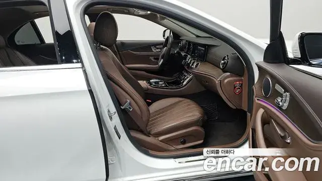 Mercedes-Benz E-Class 2019 — Photo 31/33