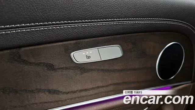 Mercedes-Benz E-Class 2019 — Photo 9/33
