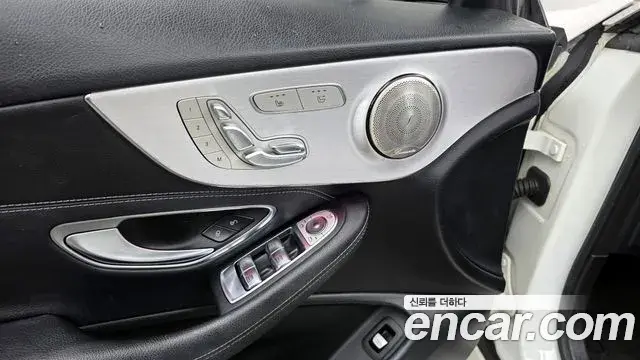 Mercedes-Benz C-Class 2019 — Şəkil 18/29