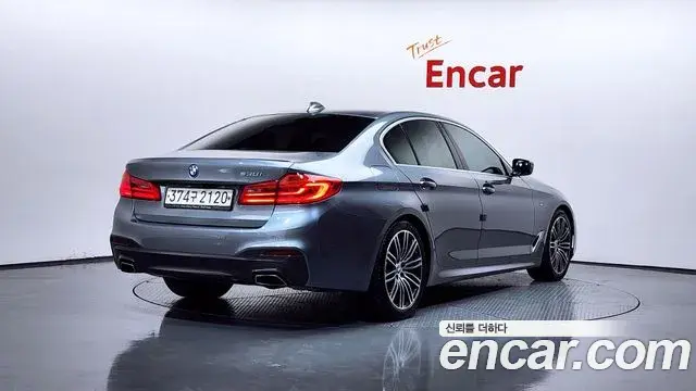 BMW 5 Series 2019 — Photo 15/33