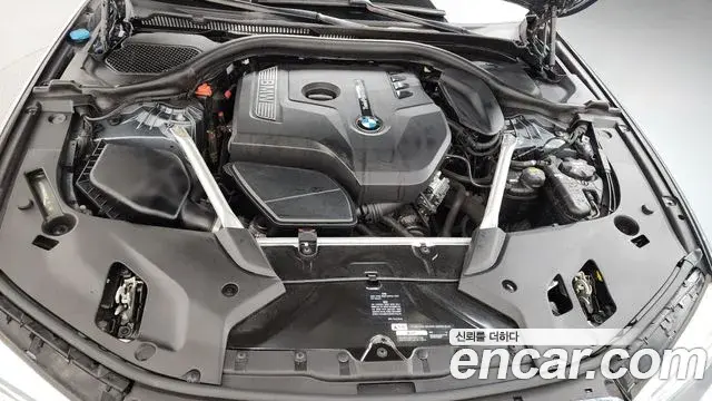BMW 5 Series 2019 — Photo 17/33