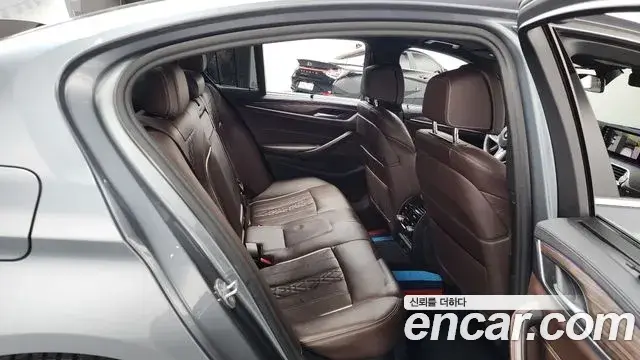 BMW 5 Series 2019 — Photo 23/33