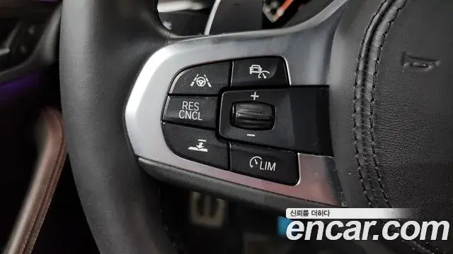 BMW 5 Series 2019 — Photo 22/33