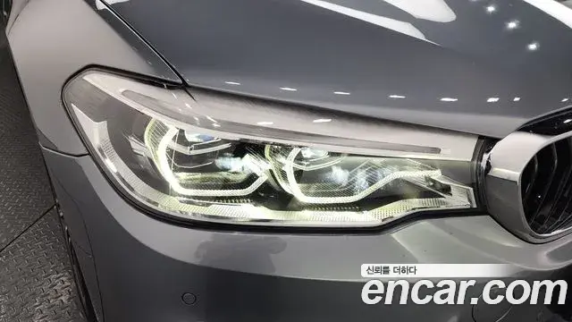 BMW 5 Series 2019 — Photo 8/33