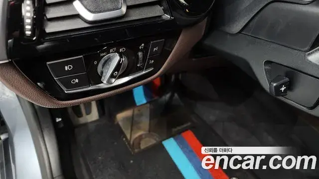 BMW 5 Series 2019 — Photo 25/33