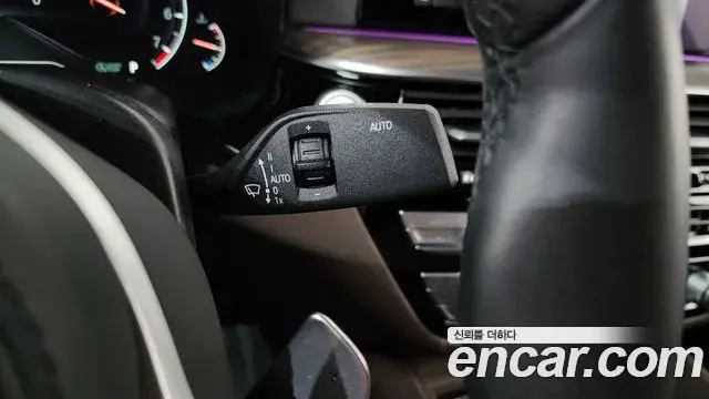 BMW 5 Series 2019 — Photo 31/33