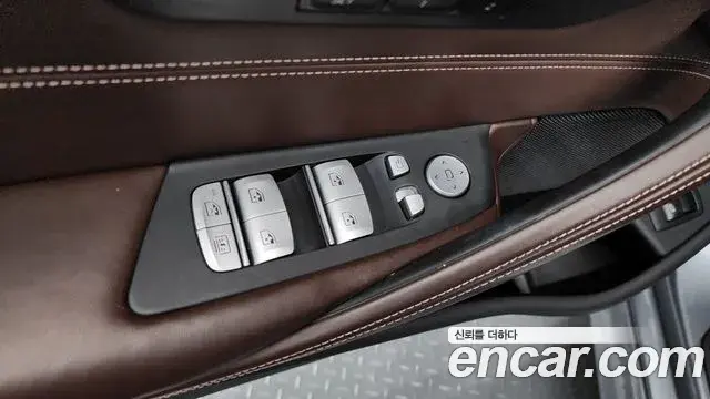 BMW 5 Series 2019 — Photo 10/33