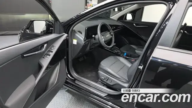 Kia Niro 2022 — Şəkil 28/33