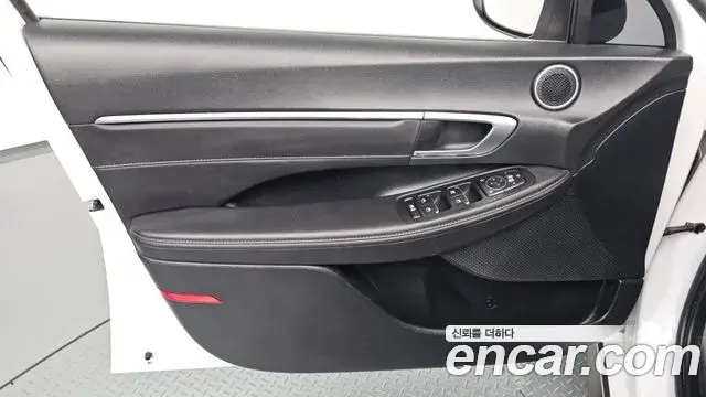 Hyundai Sonata Hybrid 2022 — ფოტო 19/29