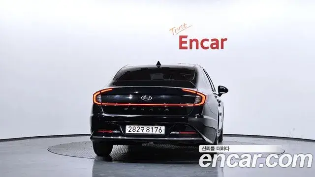 Hyundai Sonata Hybrid 2022 — ფოტო 18/33