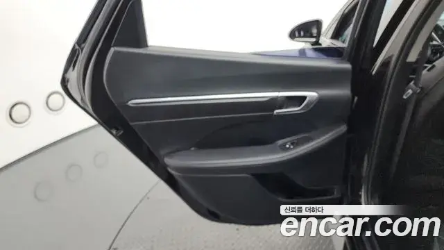 Hyundai Sonata Hybrid 2022 — ფოტო 30/33