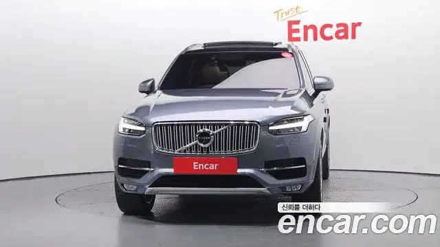 Volvo XC90 2018 — Photo 8/20