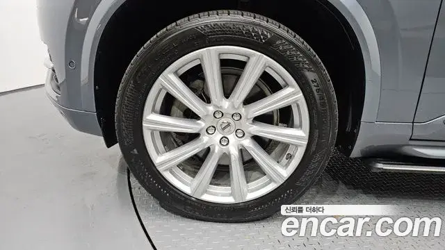 Volvo XC90 2018 — Photo 16/20