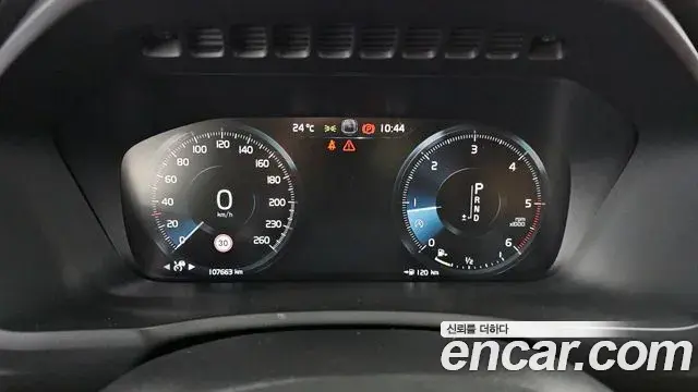 Volvo XC90 2018 — Photo 12/20