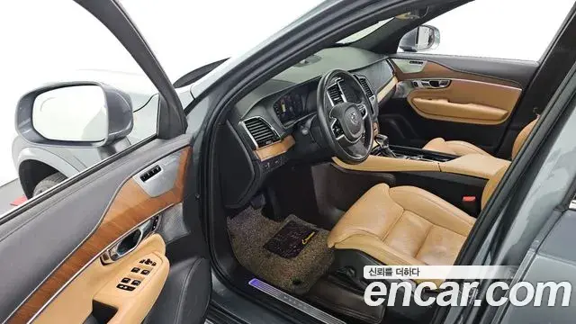 Volvo XC90 2018 — Photo 13/20