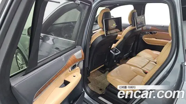 Volvo XC90 2018 — Photo 1/20