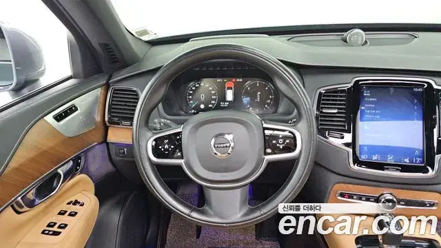 Volvo XC90 2018 — Photo 10/20