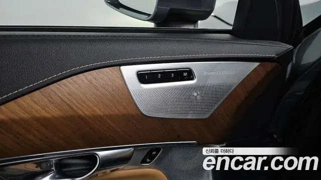 Volvo XC90 2018 — Photo 11/20