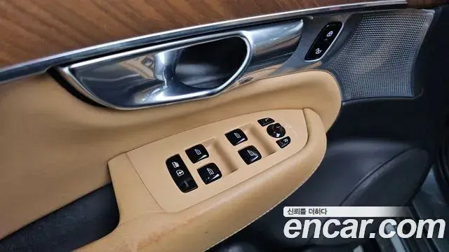 Volvo XC90 2018 — Photo 6/20