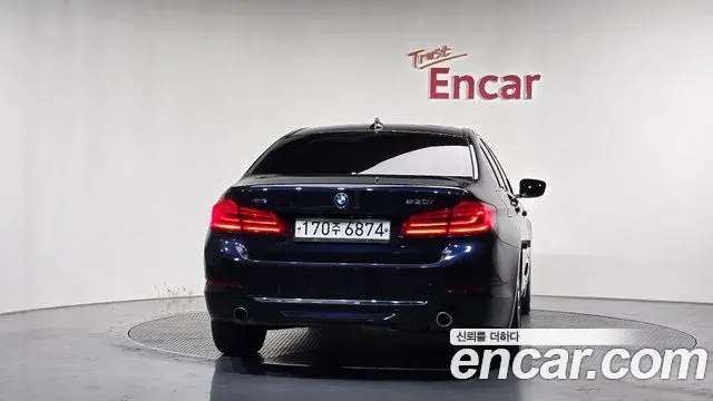 BMW 5 Series 2019 — Şəkil 12/32