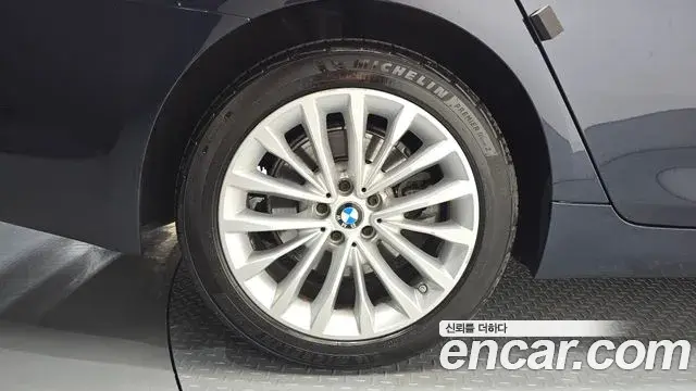BMW 5 Series 2019 — Şəkil 1/32
