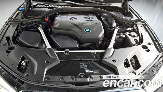 BMW 5 Series 2019 — Şəkil 9/32