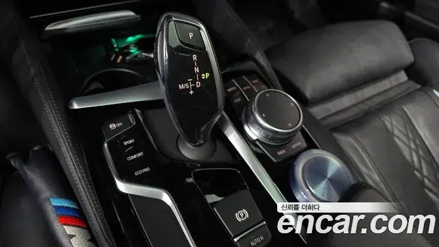 BMW 5 Series 2019 — Şəkil 30/32