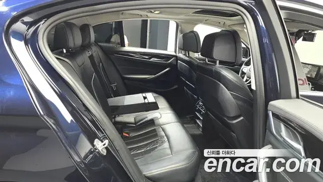 BMW 5 Series 2019 — Şəkil 22/32