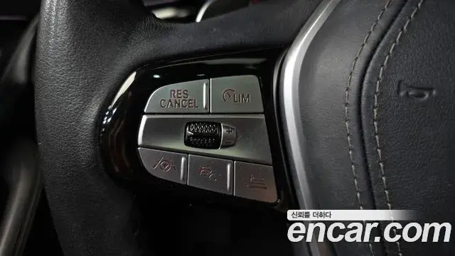 BMW 5 Series 2019 — Şəkil 26/32