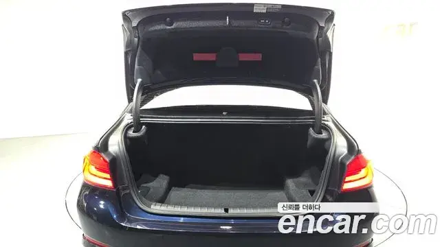 BMW 5 Series 2019 — Şəkil 20/32