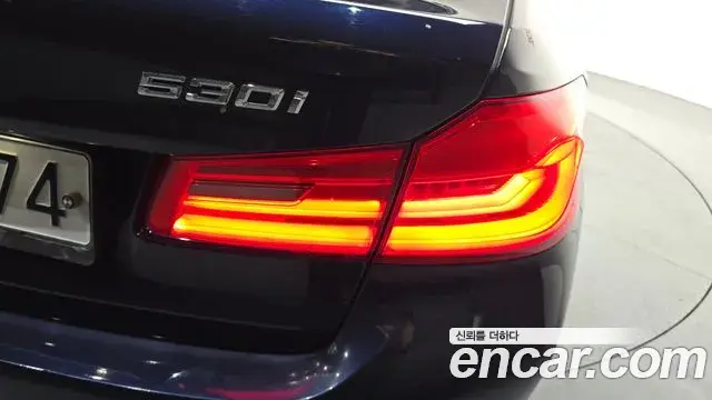 BMW 5 Series 2019 — Şəkil 10/32